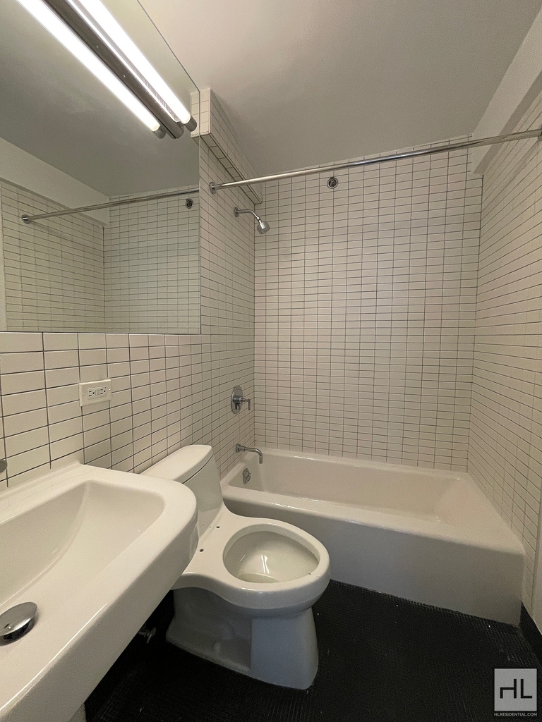 East 39th Street - Photo 7