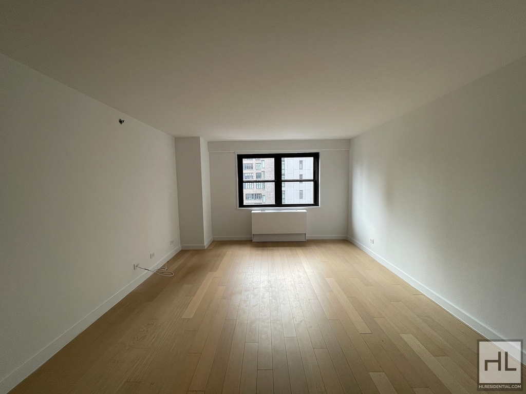 East 39th Street - Photo 1