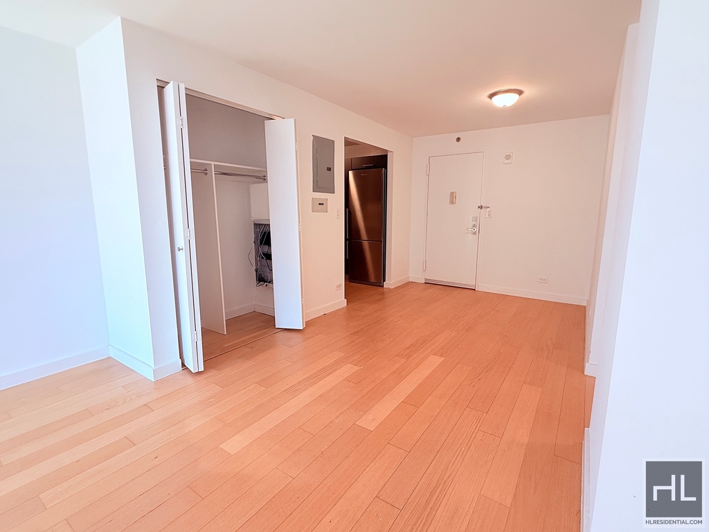 East 39th Street - Photo 10