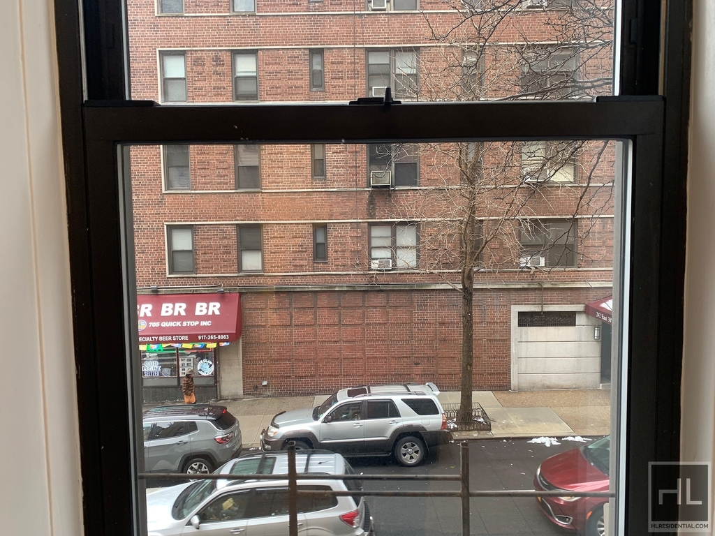 East 38th Street - Photo 7