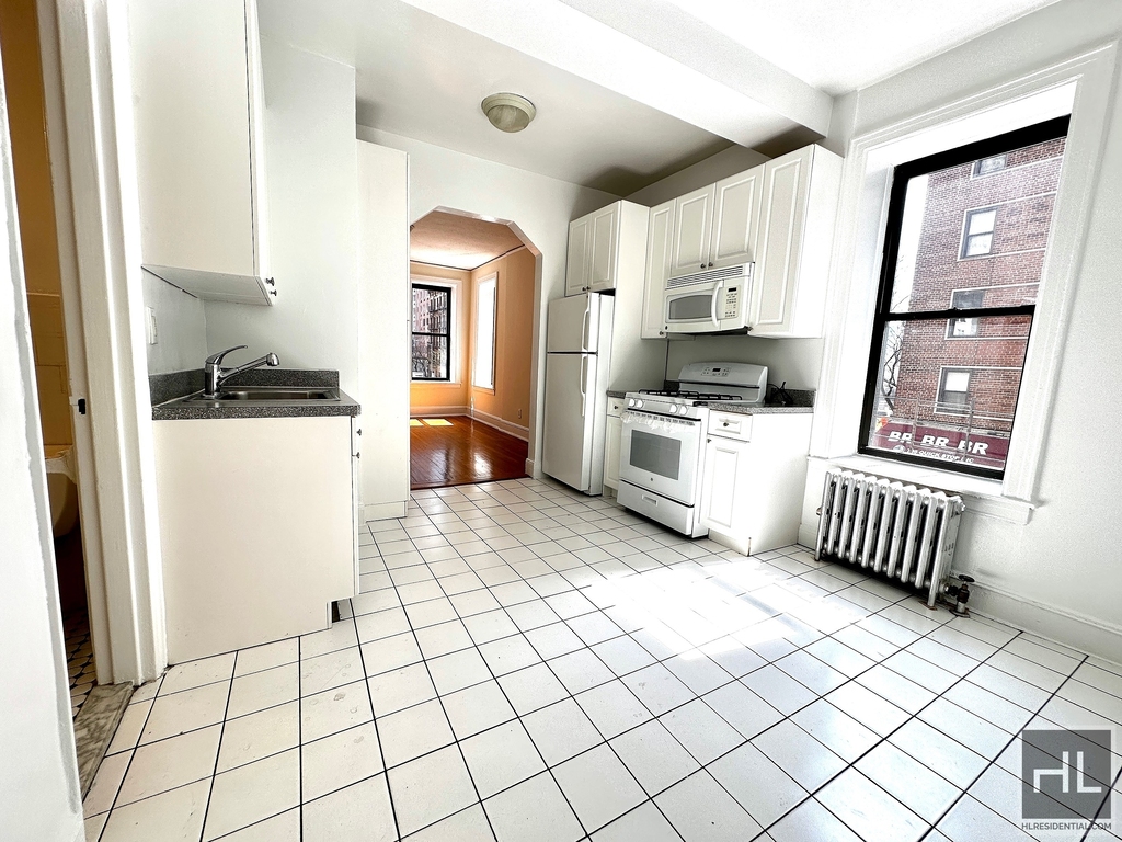 East 38th Street - Photo 12