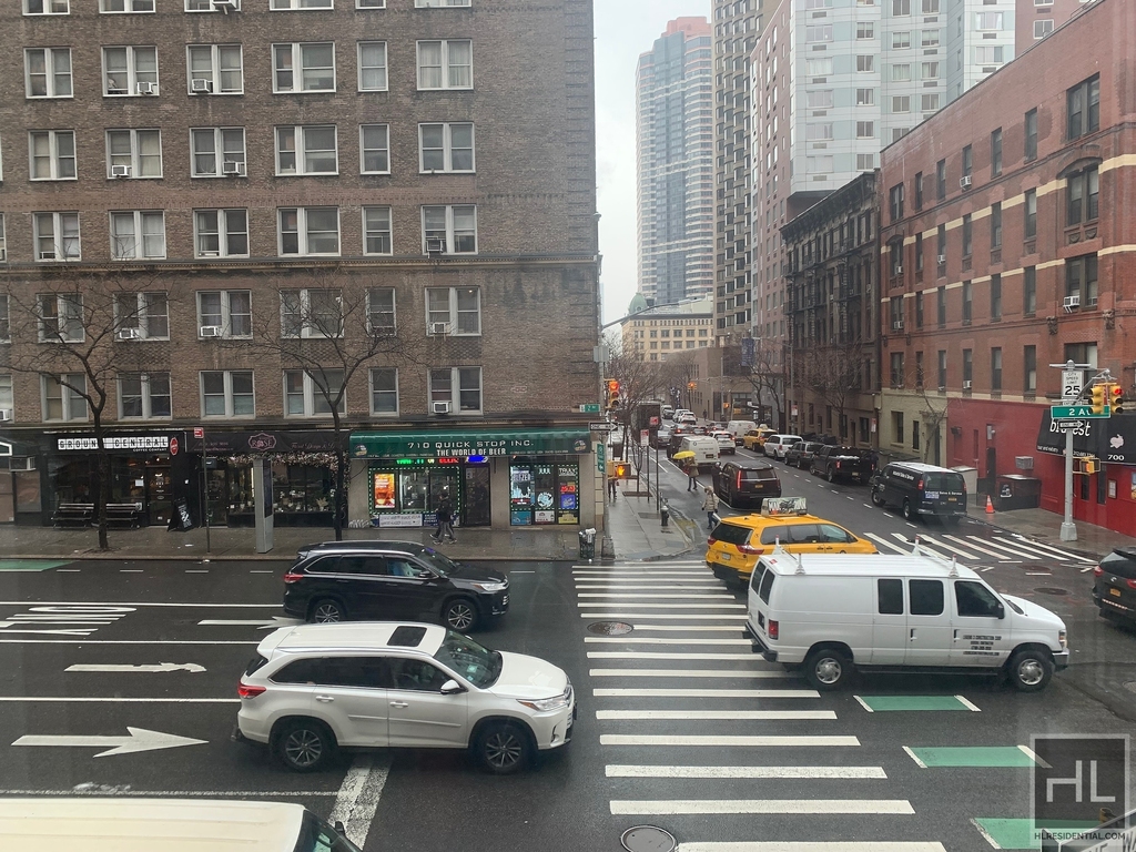 East 38th Street - Photo 8