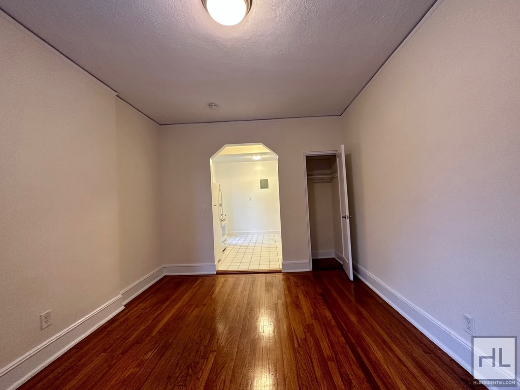 East 38th Street - Photo 17