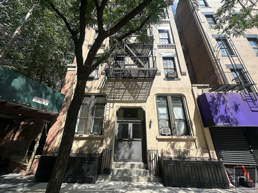 East 38 Street - Photo 9