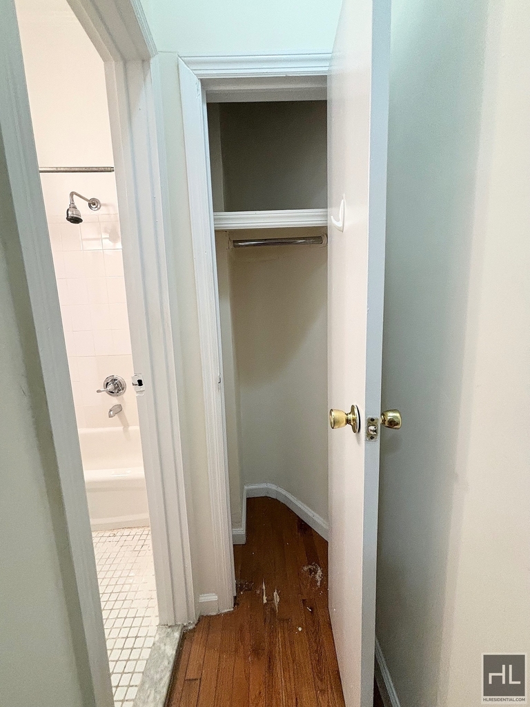 East 38 Street - Photo 4