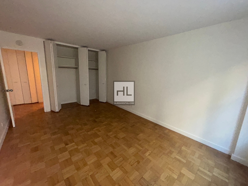 East 49 Street - Photo 2