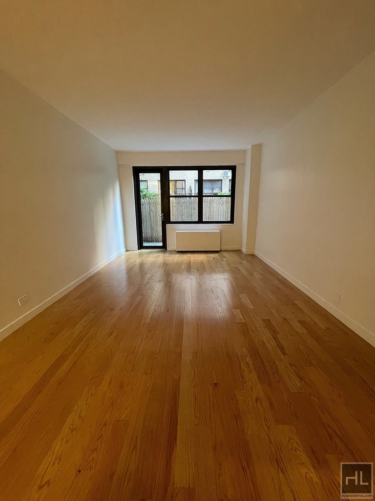 East 49 Street - Photo 0