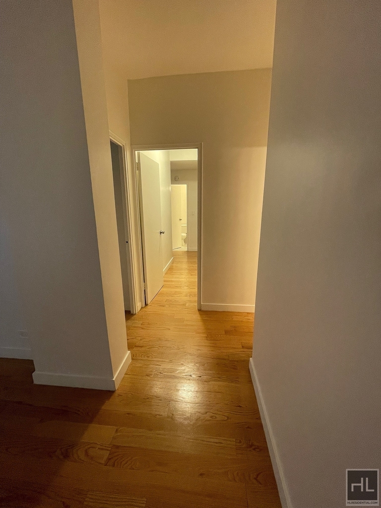 East 49 Street - Photo 14