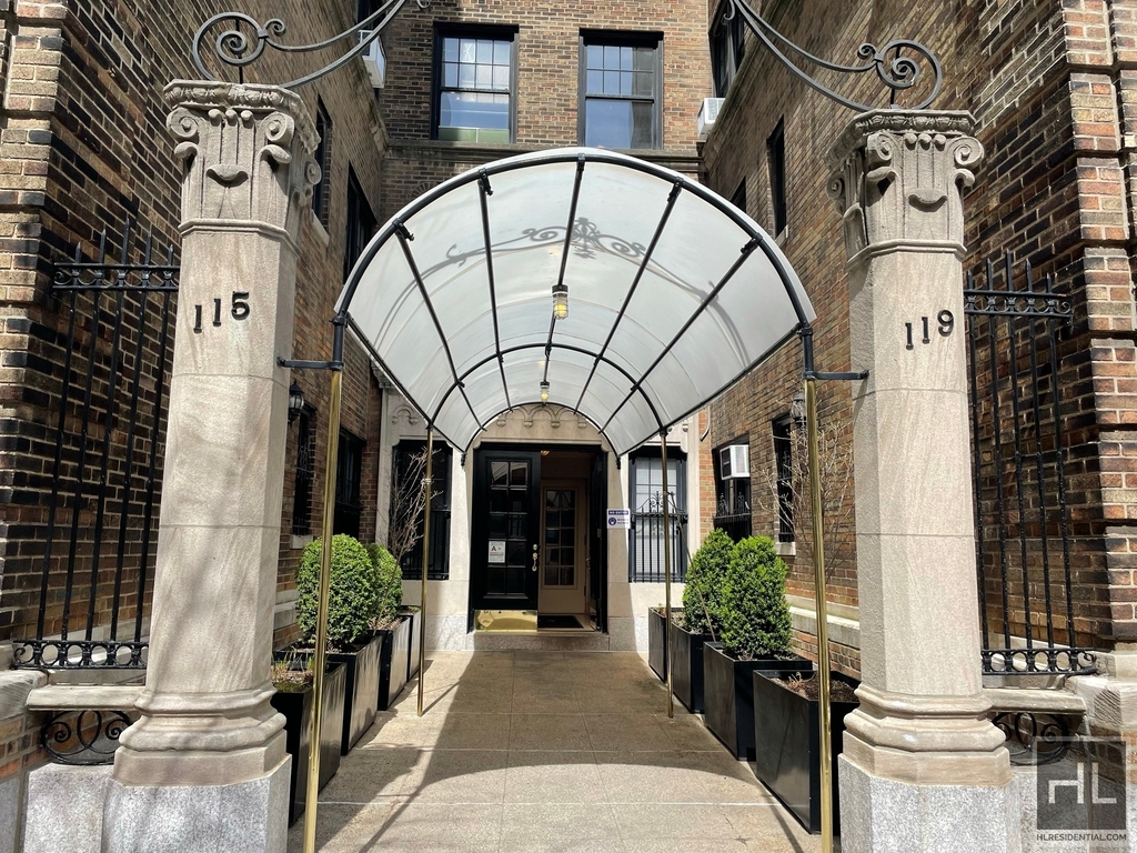 East 92 Street - Photo 8