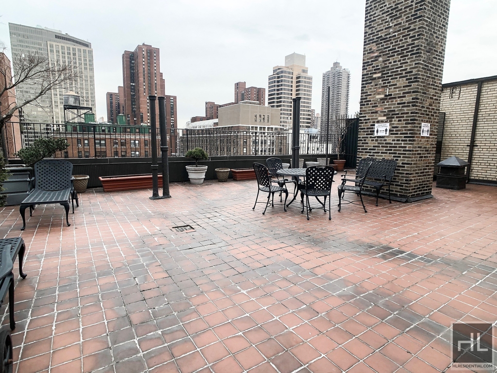 East 92 Street - Photo 7