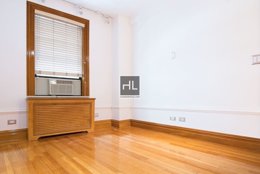 West 58th Street - Photo 1