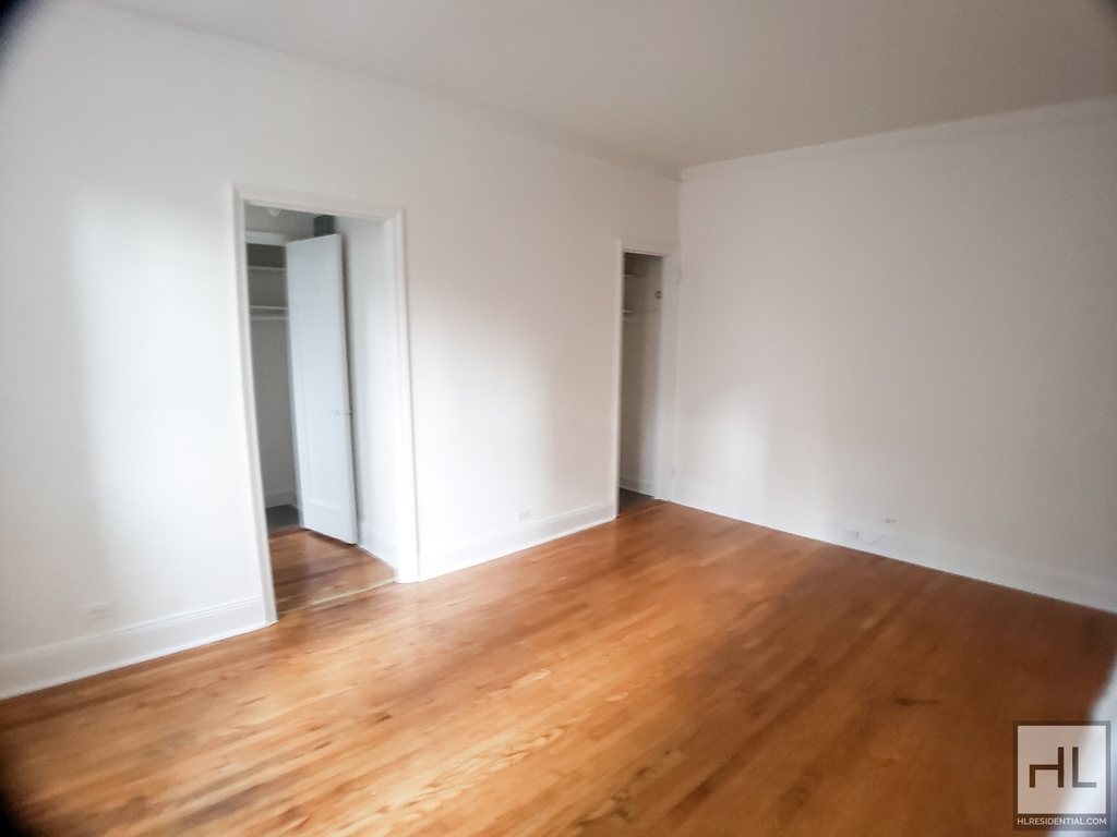 E 55 St - Photo 1