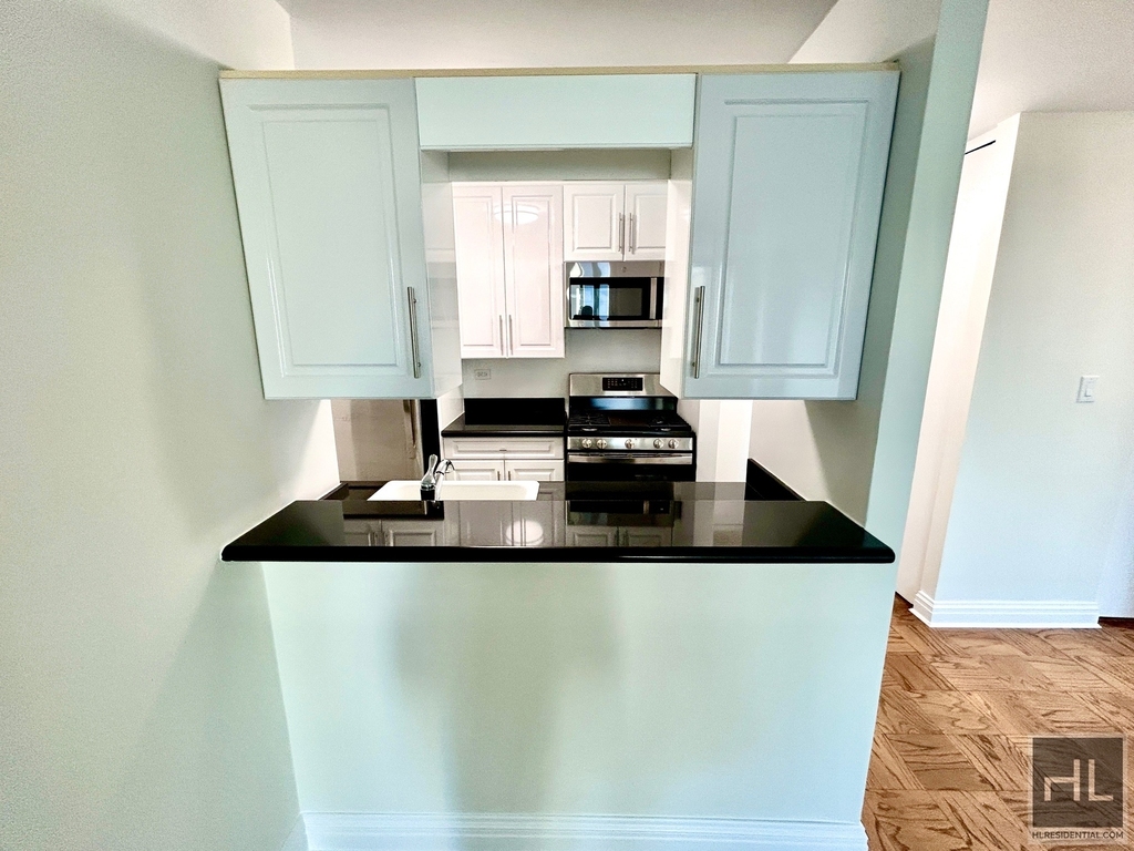 East 71st Street - Photo 4