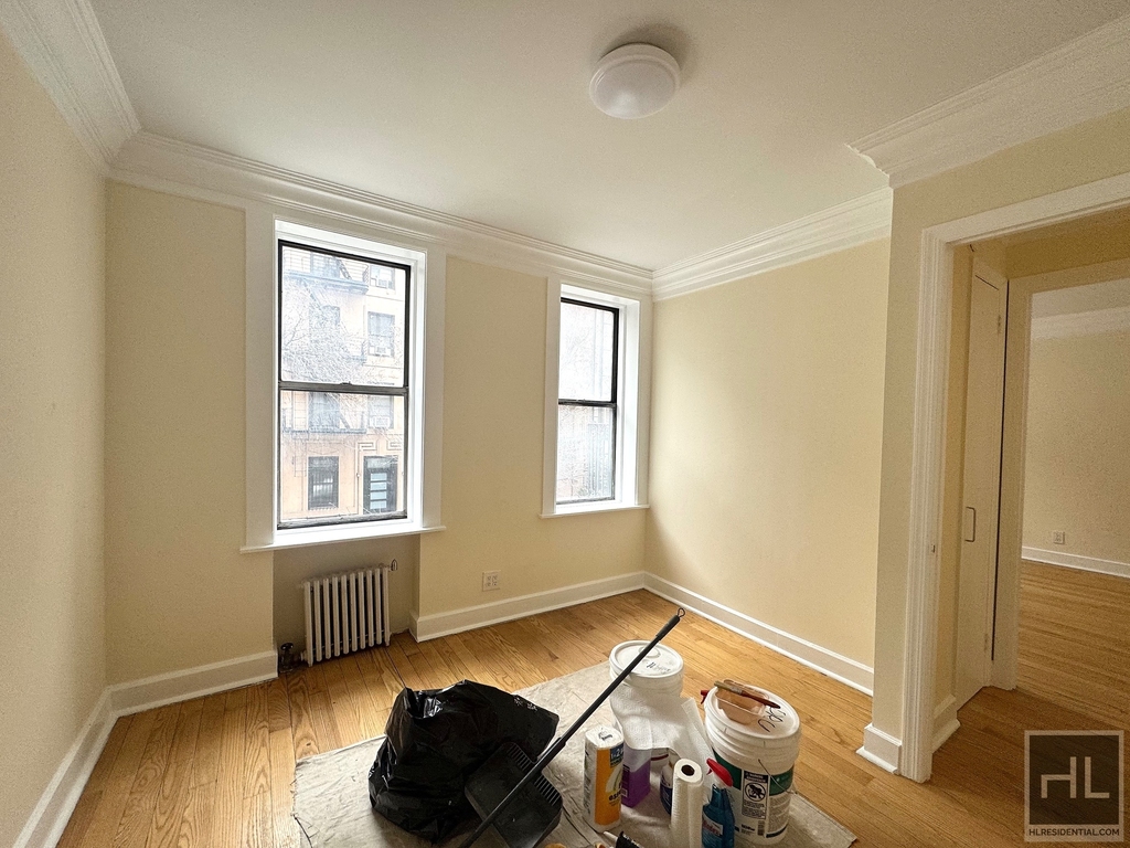 East 58 Street - Photo 1