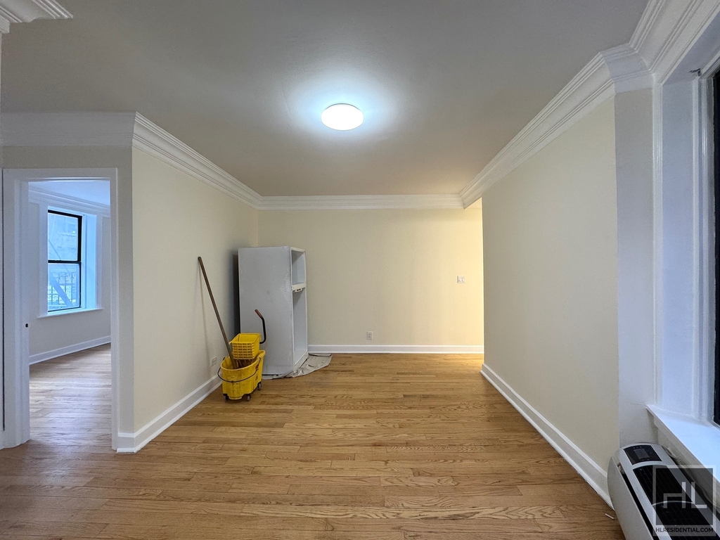 East 58 Street - Photo 3
