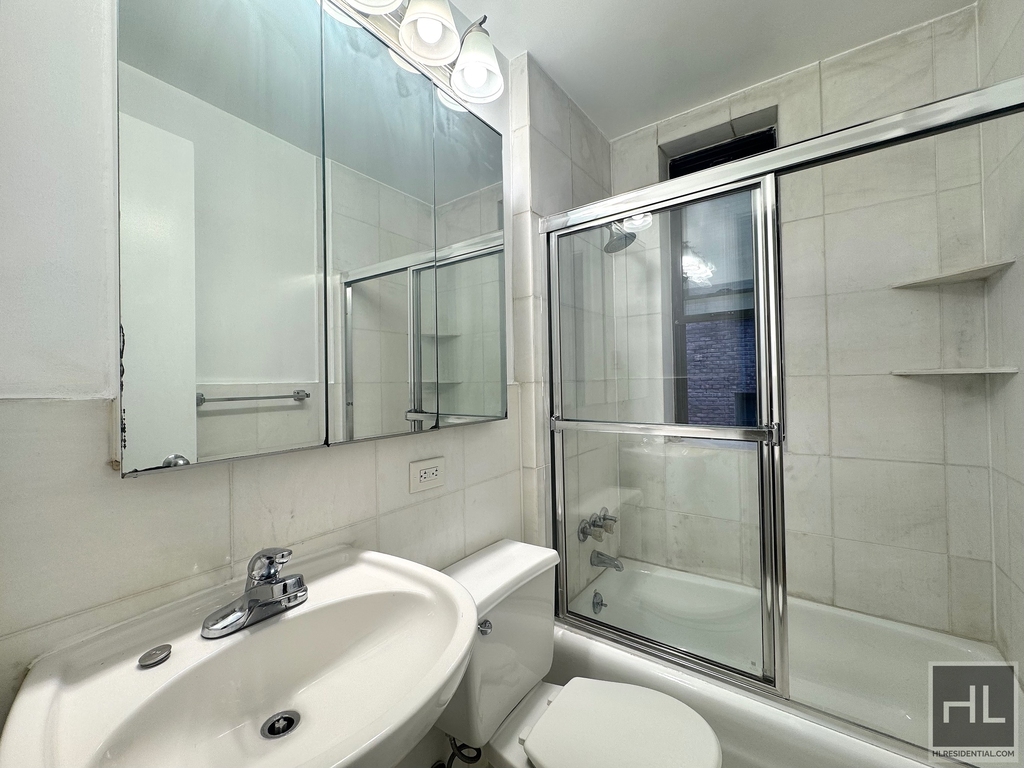 East 58 Street - Photo 6