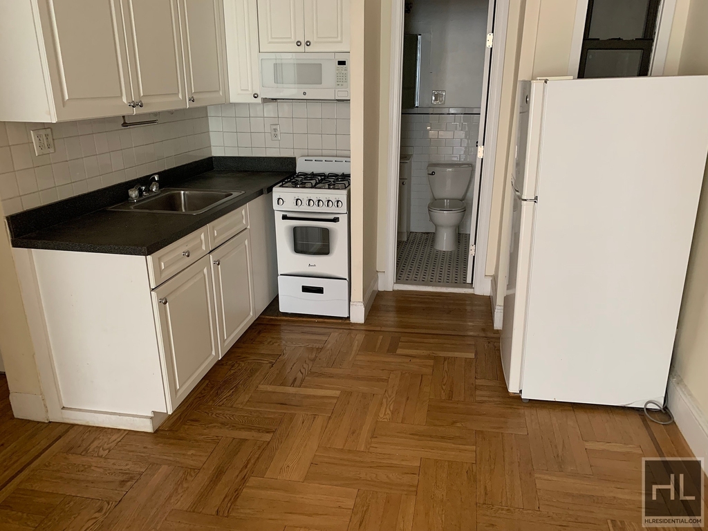 East 89 Street - Photo 0