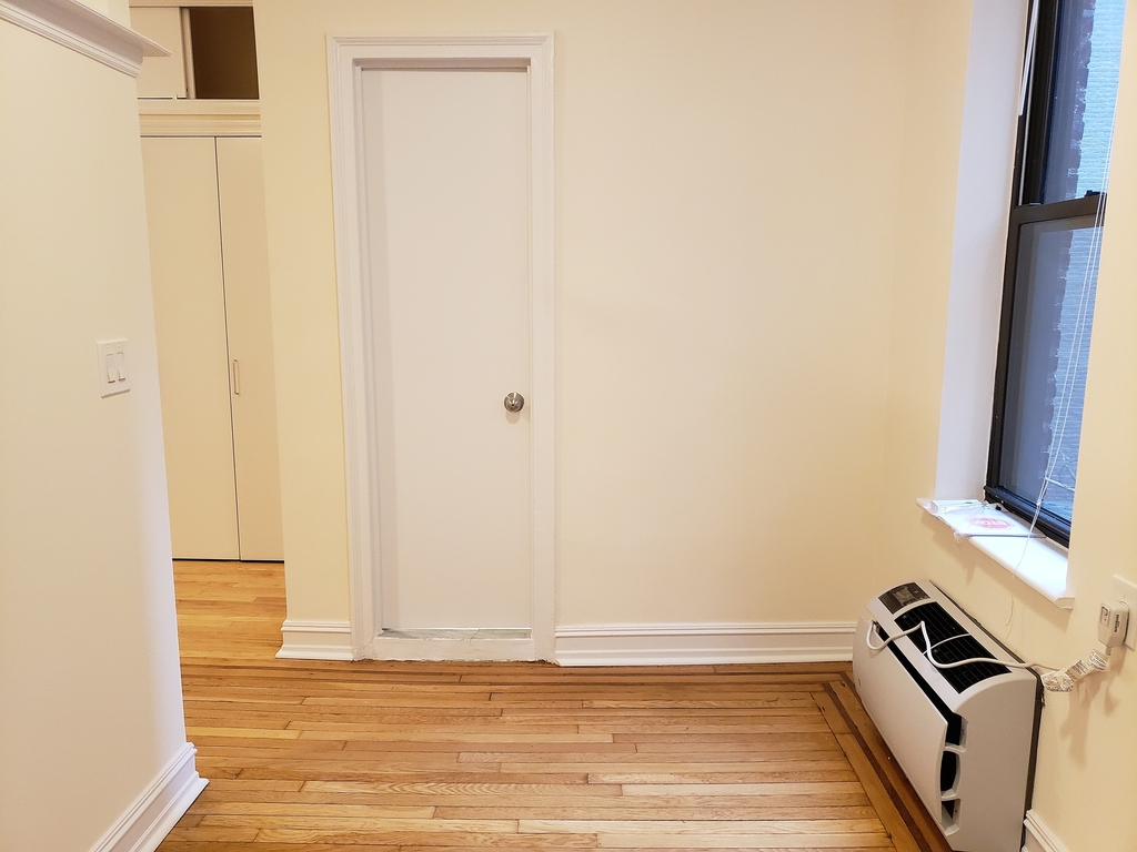 East 51 Street - Photo 5