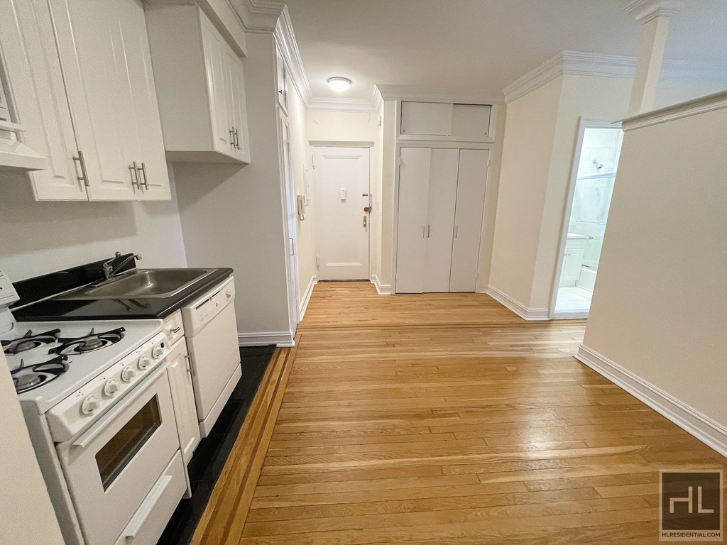 East 51 Street - Photo 1