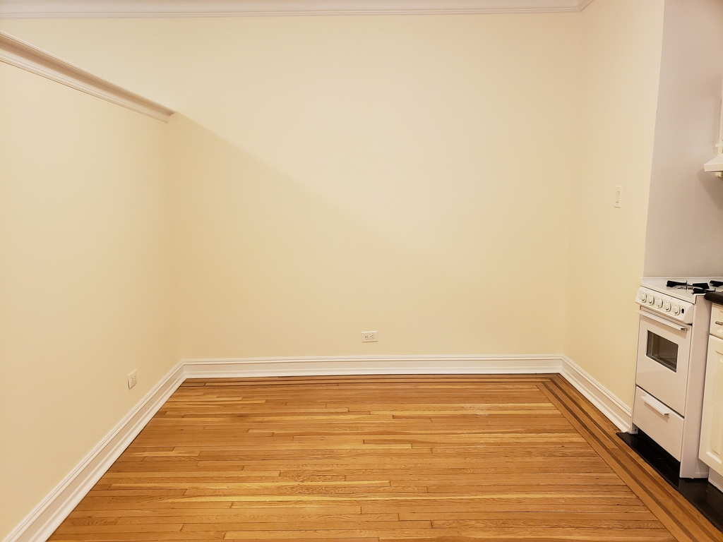 East 51 Street - Photo 4
