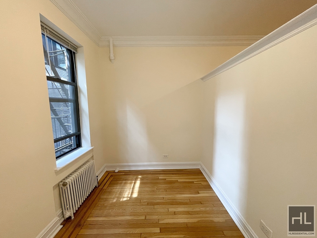 East 51 Street - Photo 0