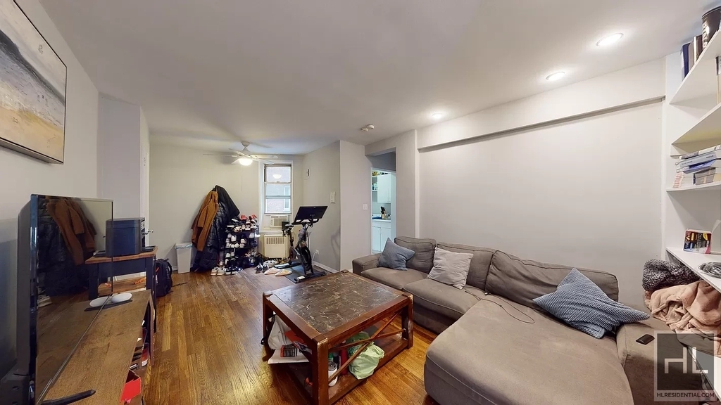 East 58 Street - Photo 5
