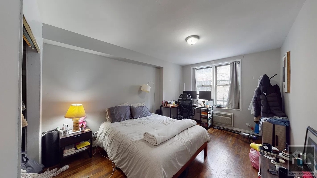 East 58 Street - Photo 2