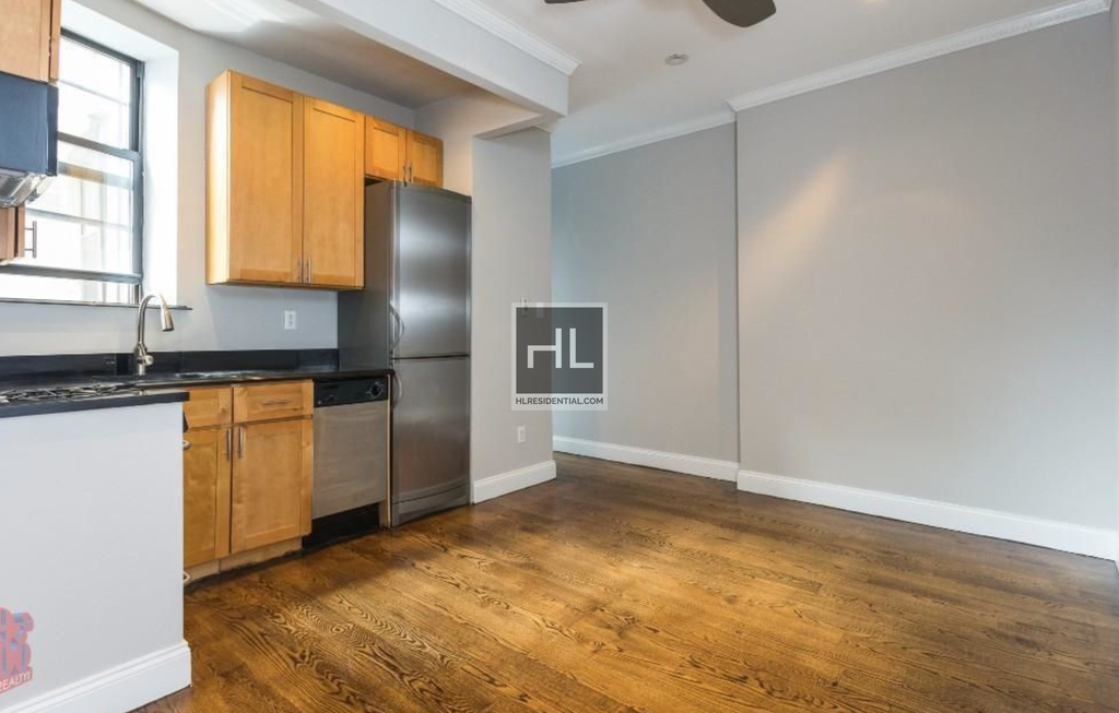 West 14 Street - Photo 3
