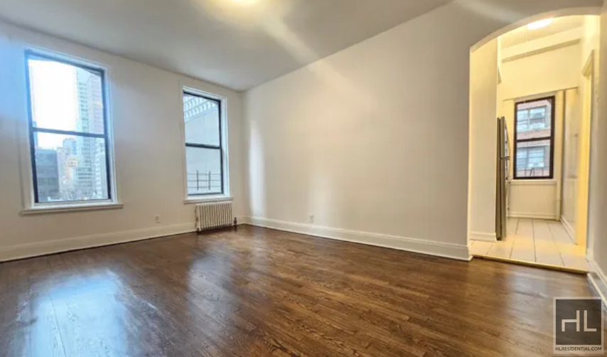 E 55 St - Photo 1