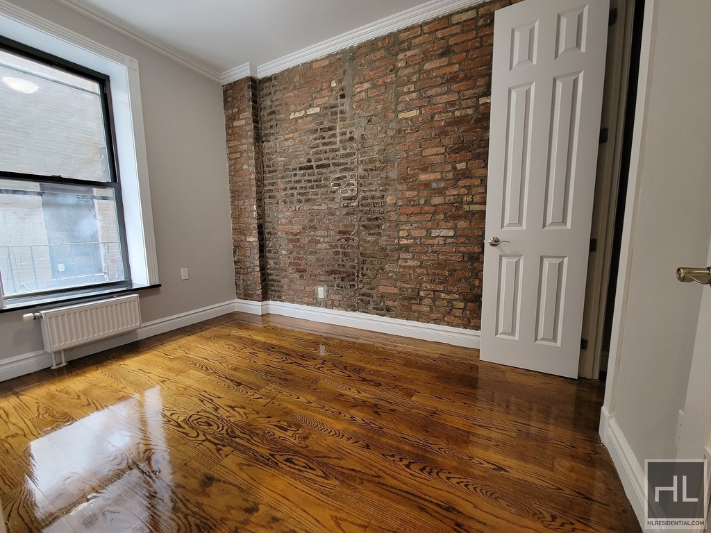 East 13th Street - Photo 10