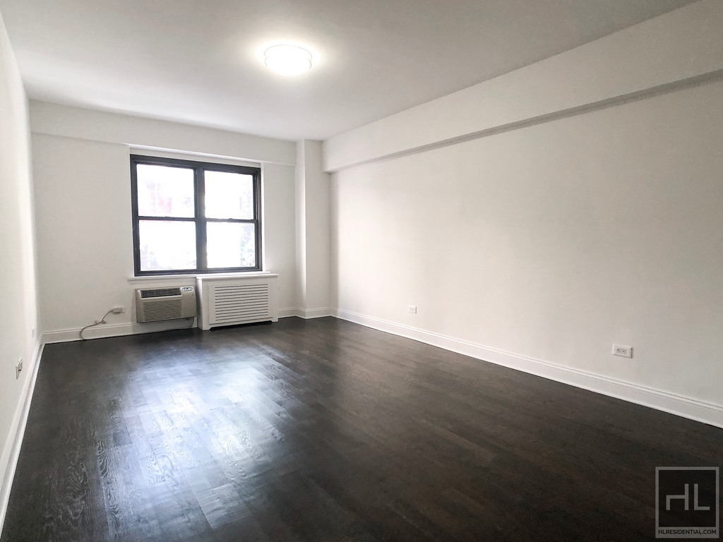 East 57 Street - Photo 0
