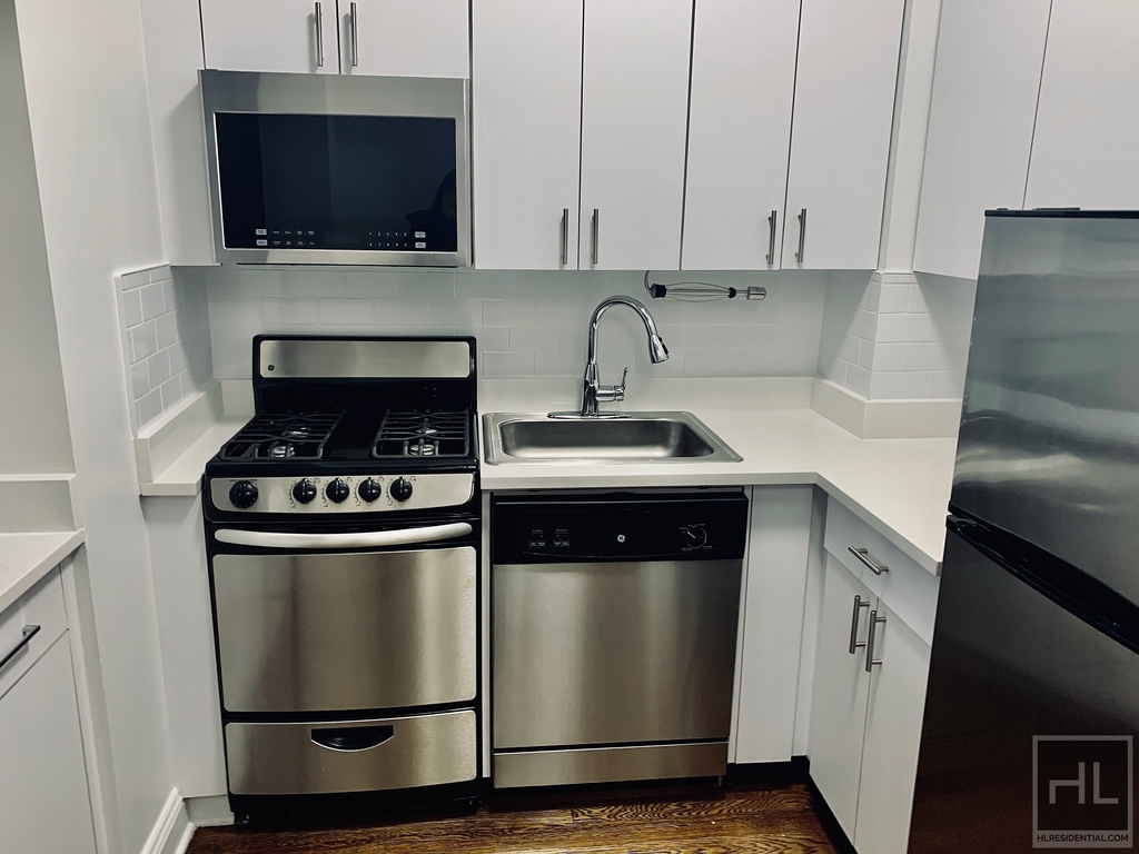 West 22 Street - Photo 1