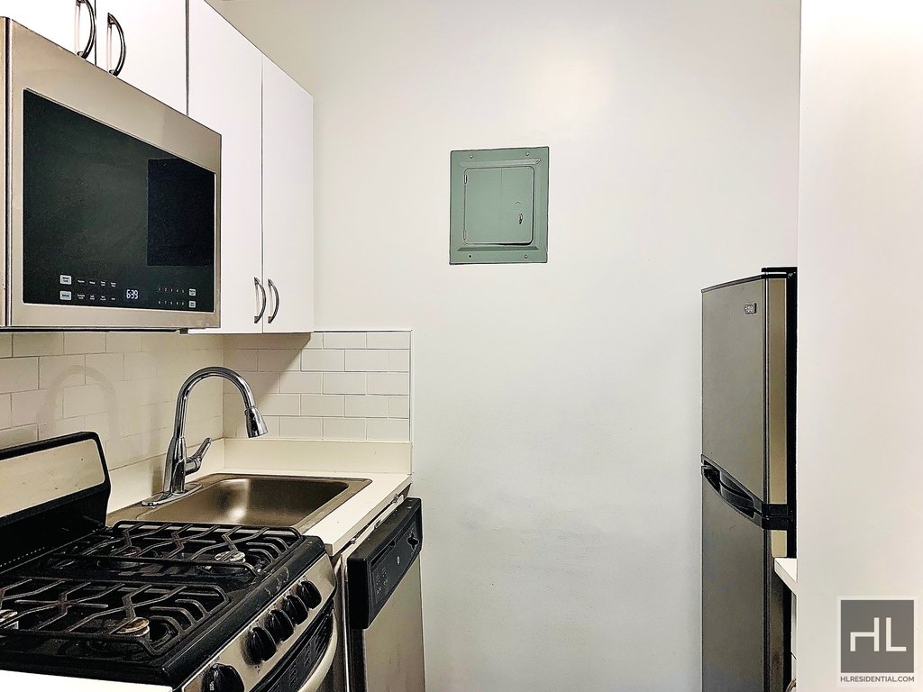 East 35 Street - Photo 1
