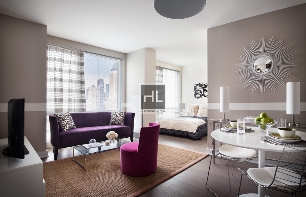 West 42nd Street - Photo 1