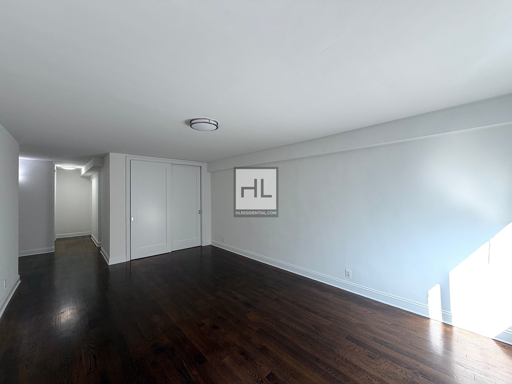 East 56 Street - Photo 0