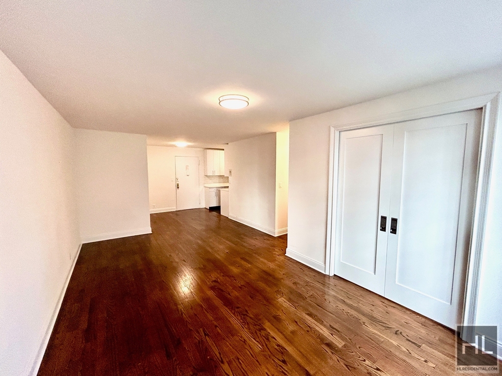 East 89th Street - Photo 7