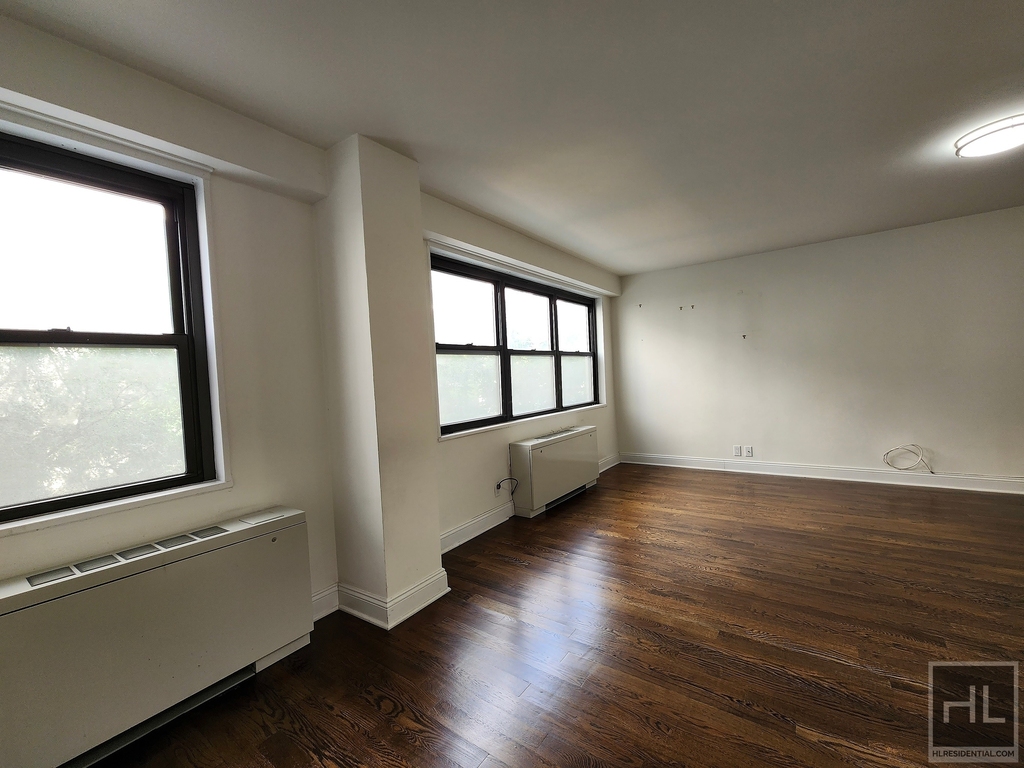 East 89th Street - Photo 4
