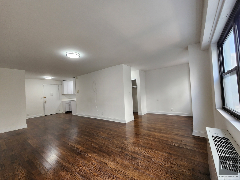 East 89th Street - Photo 2