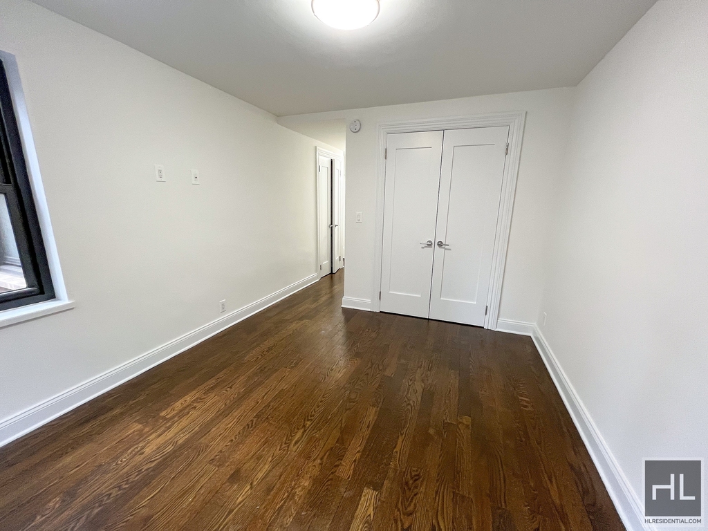East 56 Street - Photo 4