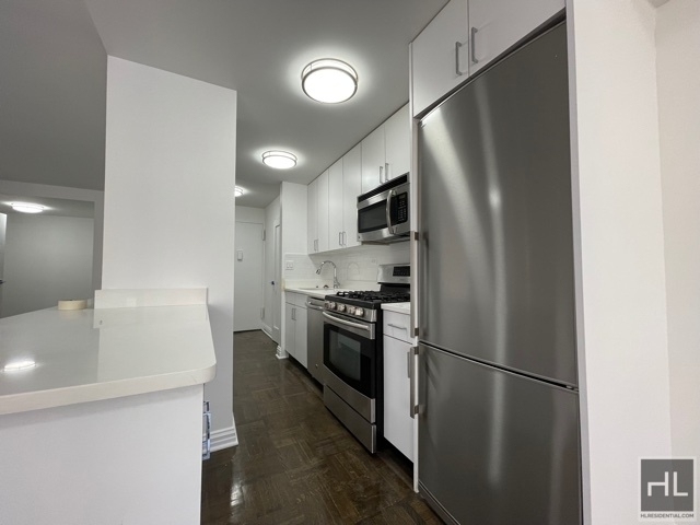 East 56 Street - Photo 1
