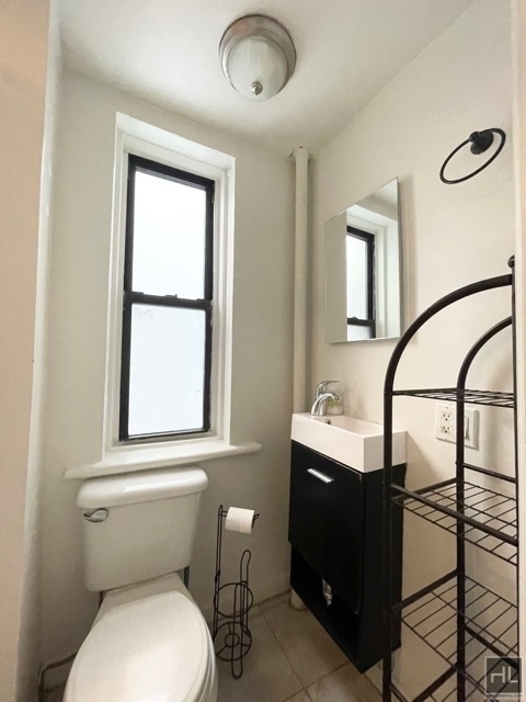 East 101 Street - Photo 9