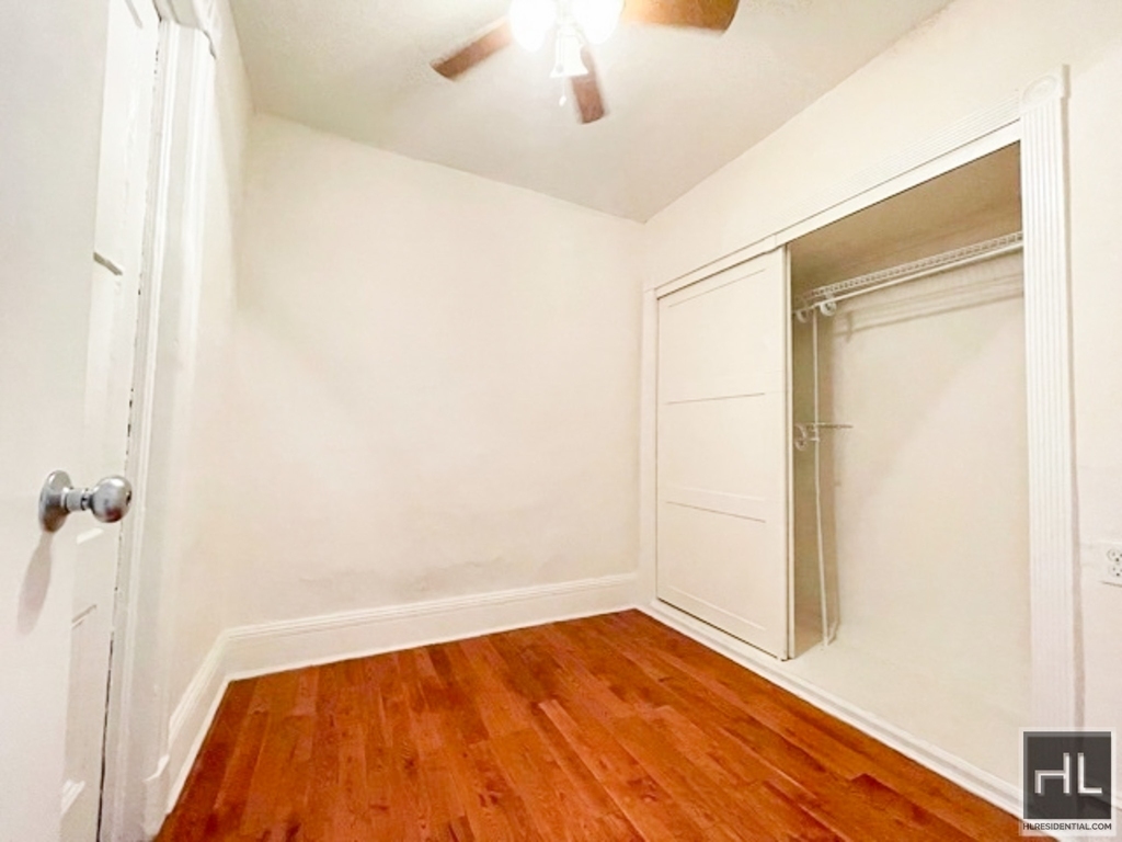 East 101 Street - Photo 7