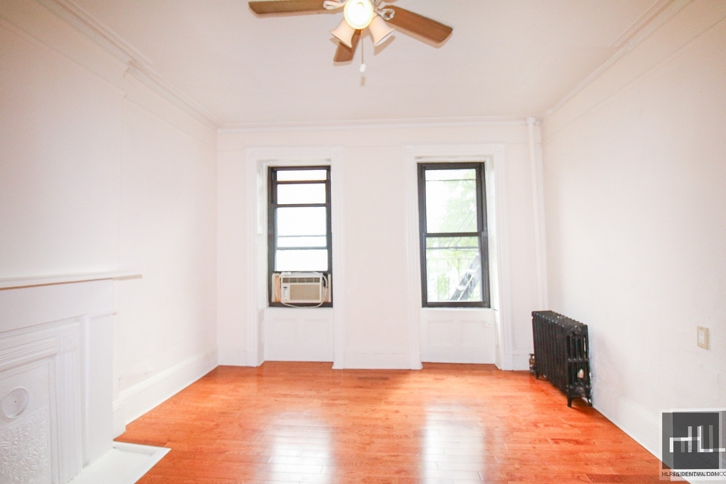 East 101 Street - Photo 3