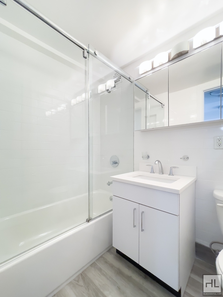 East 69 Street - Photo 4