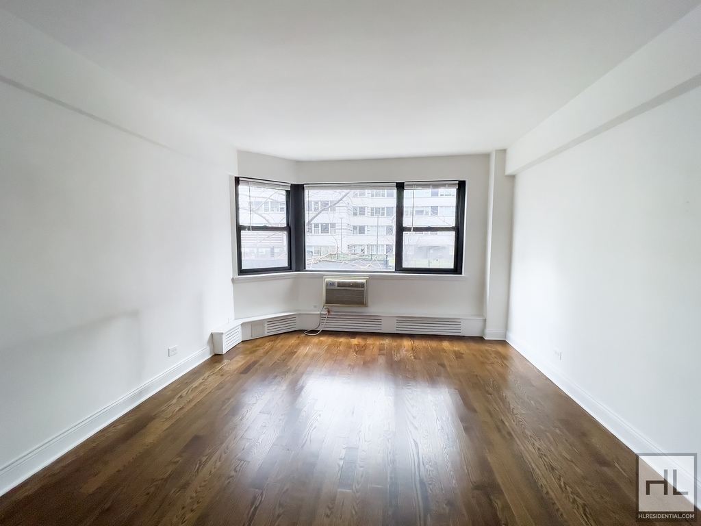 East 69 Street - Photo 2