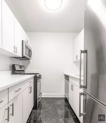 E 16 St - Photo 3