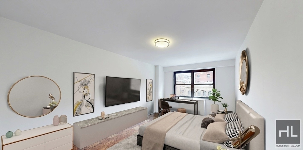 E 16 St - Photo 1