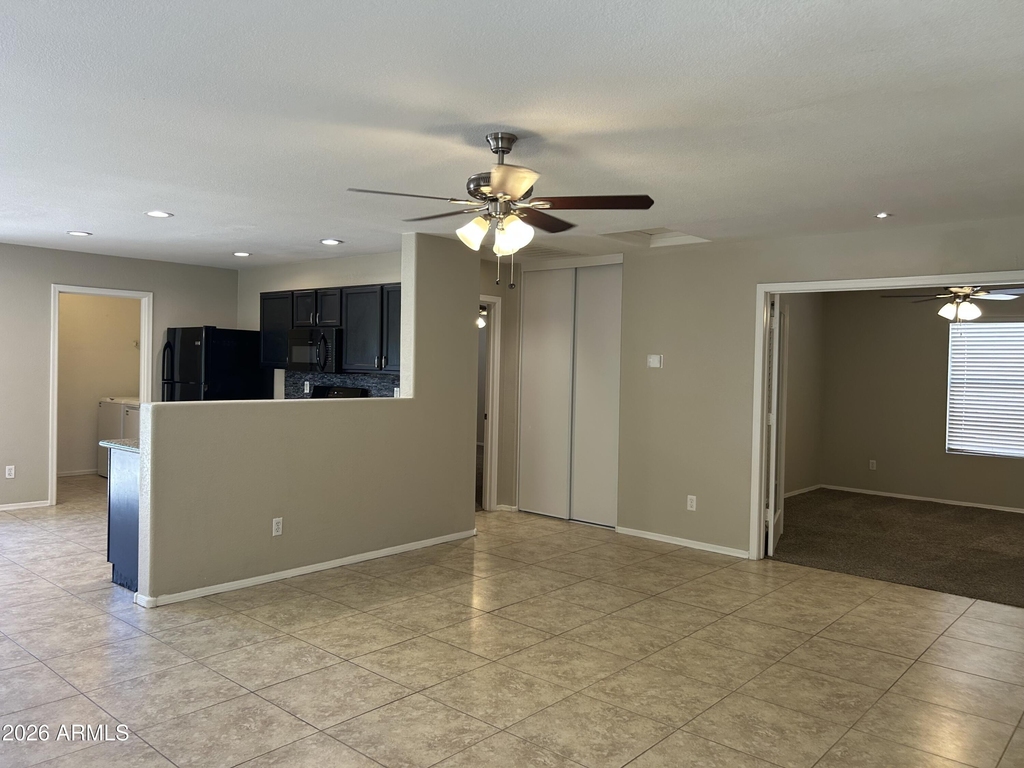 1102 E Dust Devil Drive - Photo 3