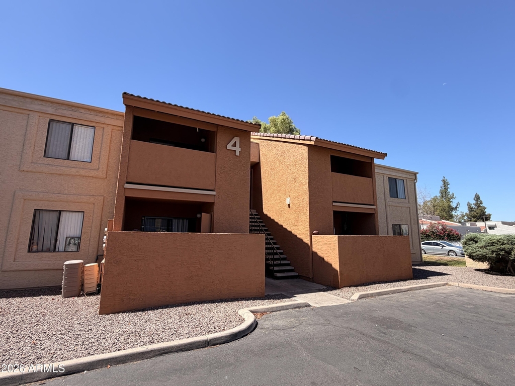 825 S River Drive - Photo 0