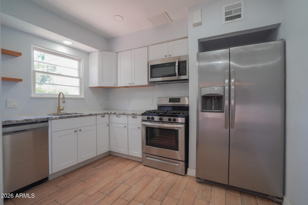 506 W 11th Street - Photo 8